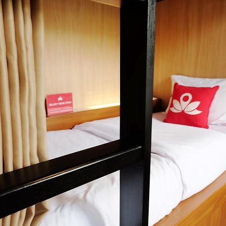 Zen Hostel Alun-Alun Sarinah Malang Exterior foto
