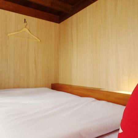 Zen Hostel Alun-Alun Sarinah Malang Exterior foto