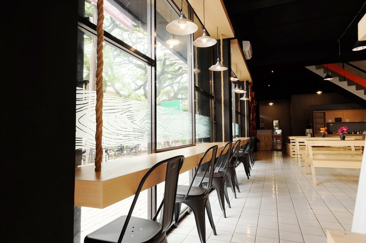 Zen Hostel Alun-Alun Sarinah Malang Exterior foto