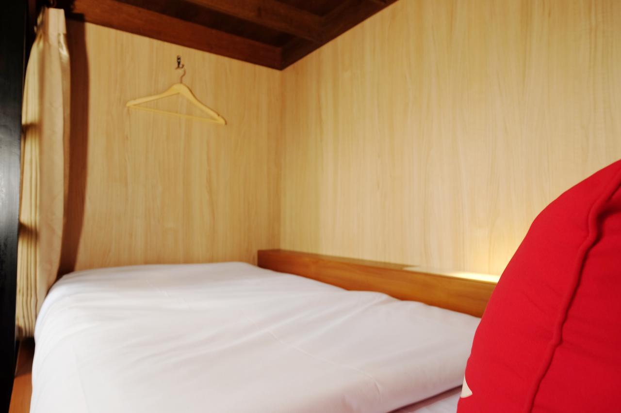Zen Hostel Alun-Alun Sarinah Malang Exterior foto