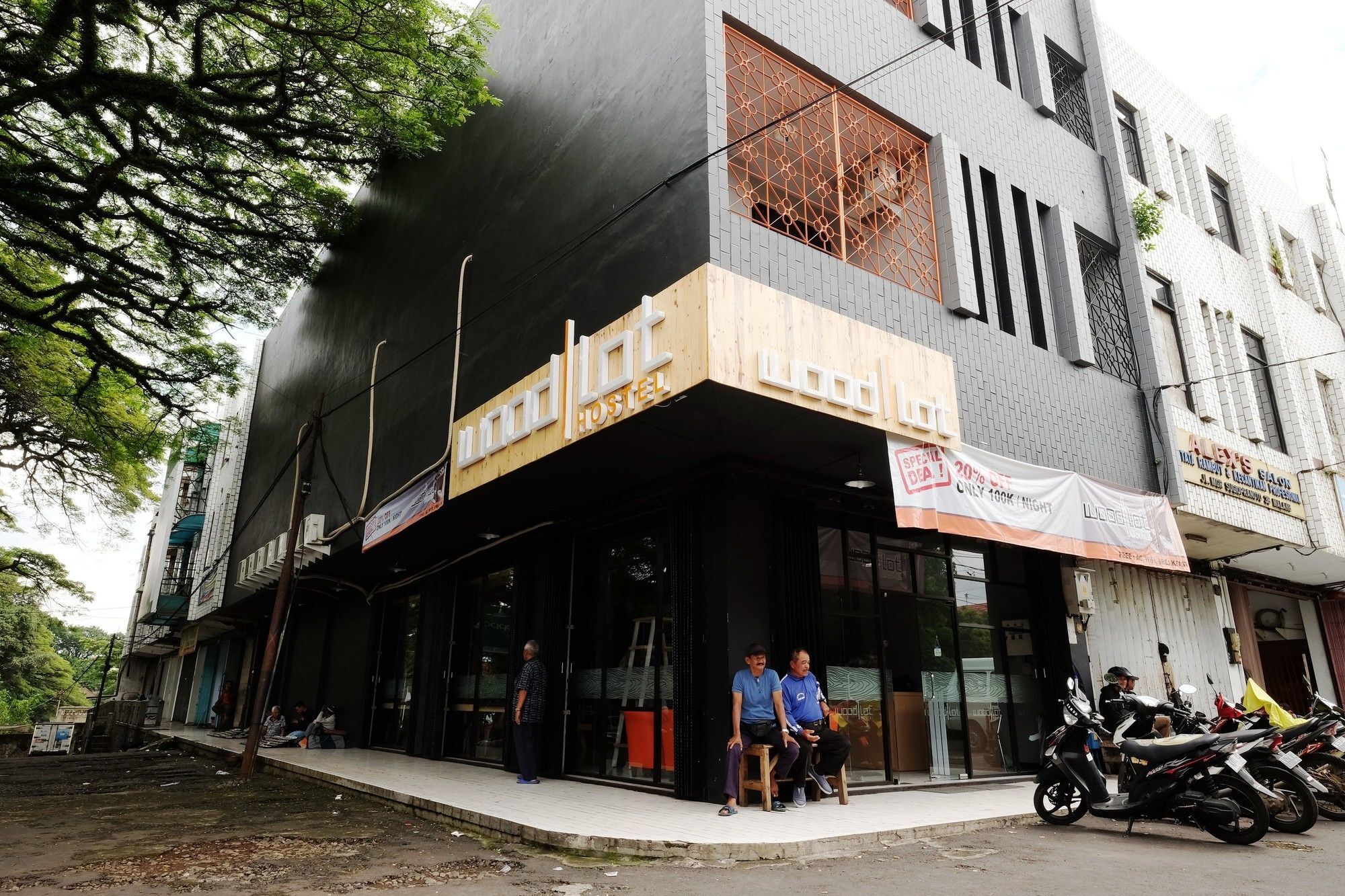 Zen Hostel Alun-Alun Sarinah Malang Exterior foto